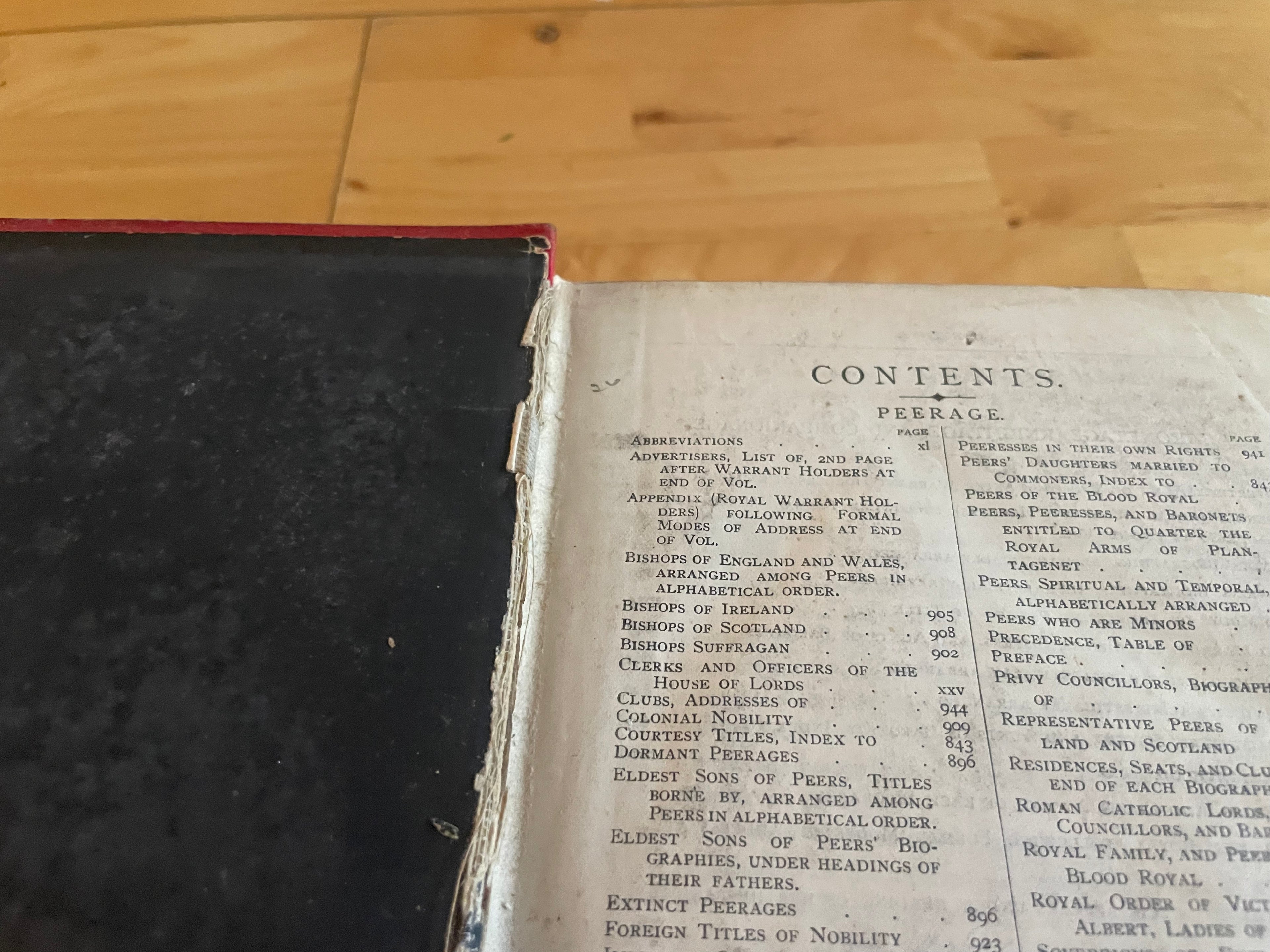 Debrett’s Peerace Baronetage And Knightice Illustrated